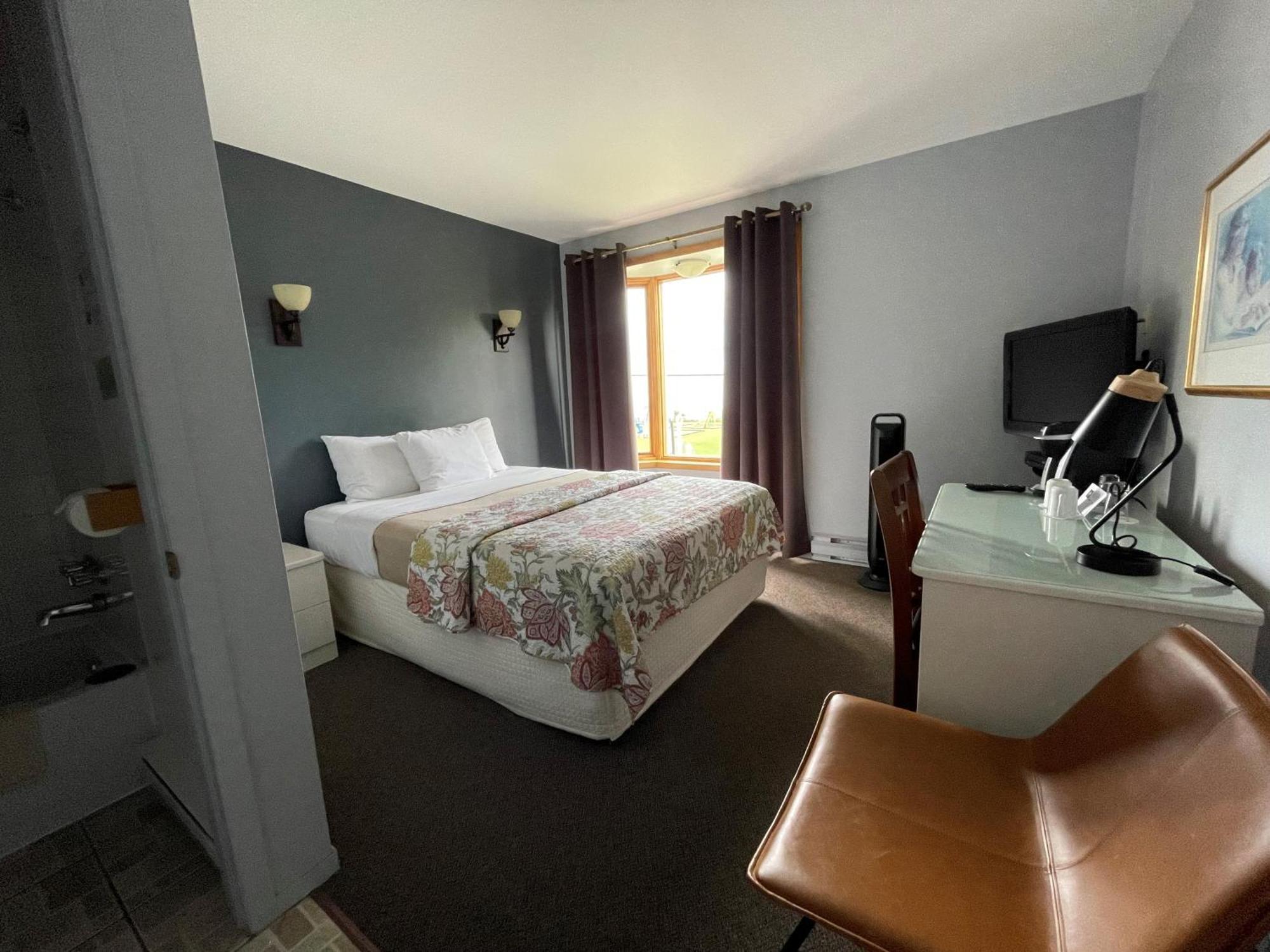 Hotel Le Pionnier タドゥサック エクステリア 写真