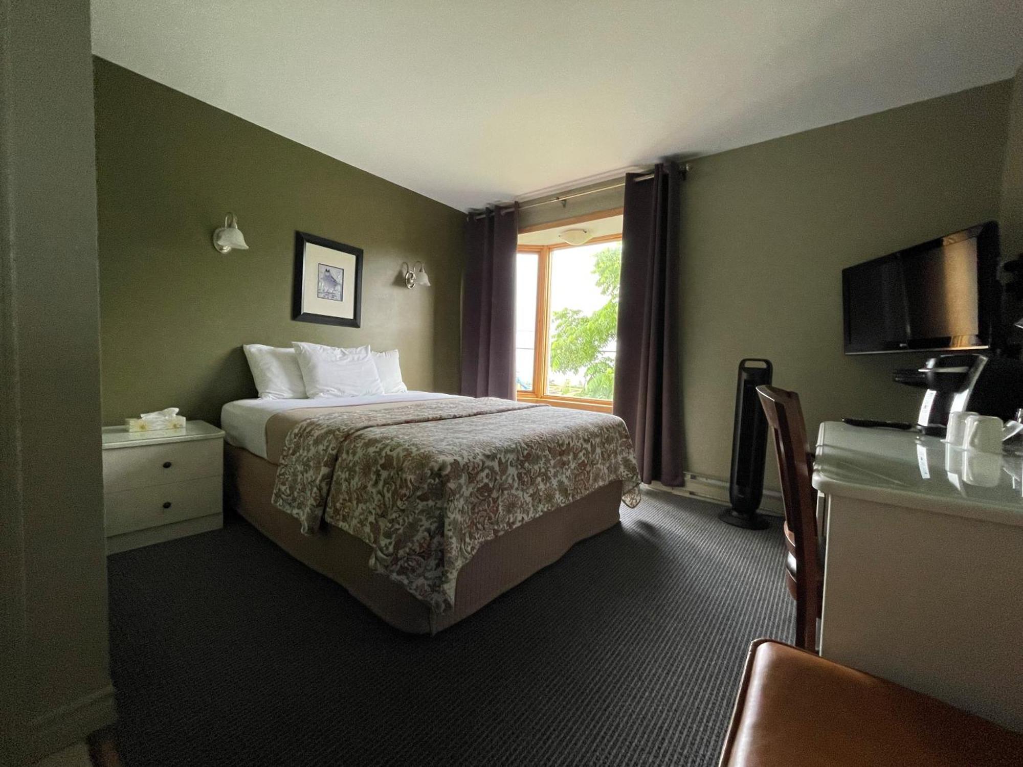 Hotel Le Pionnier タドゥサック エクステリア 写真